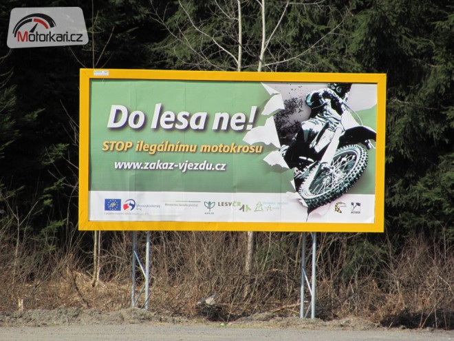 „Do lesa ne!“ řvou billboardy