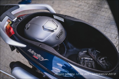 Test 125 ccm skútrů: Piaggio Medley vs Kymco People vs Yamaha X-Max |  Motorkáři.cz