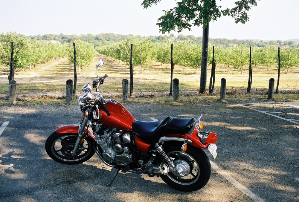 Yamaha XJ 700 | Katalog motocyklů a motokatalog na Motorkáři.cz