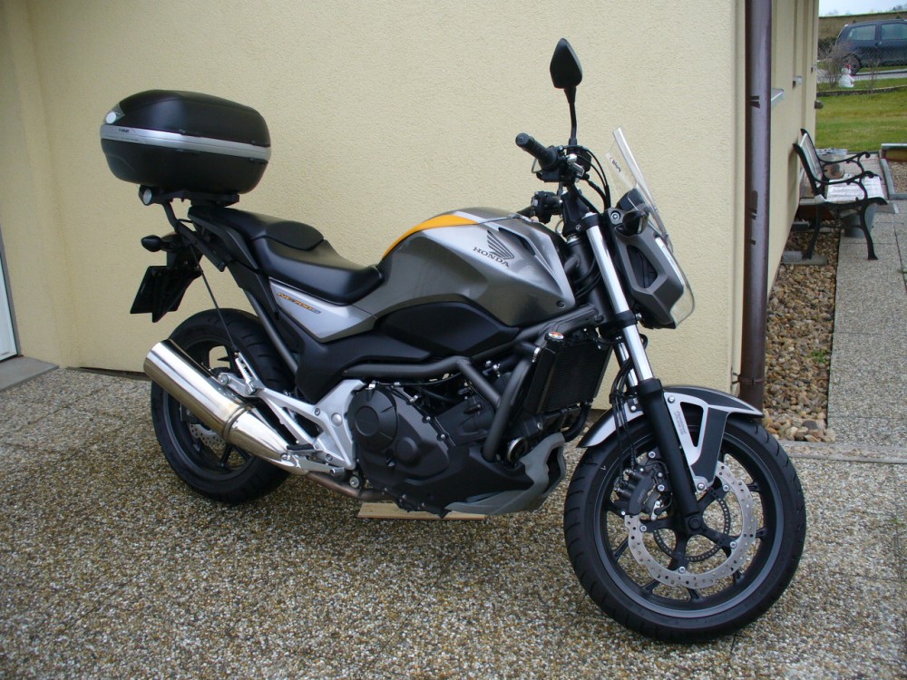 Honda NC 700S | Katalog motocyklů a motokatalog na Motorkáři.cz