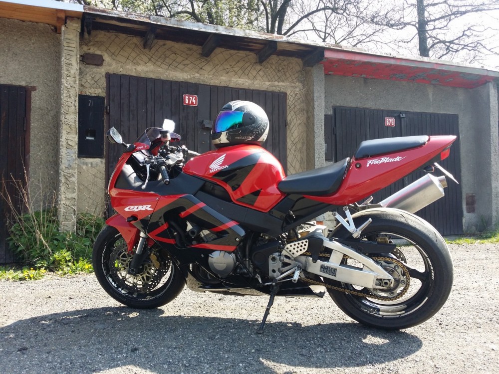 Honda CBR 929RR Fireblade | Katalog motocyklů a motokatalog na Motorkáři.cz