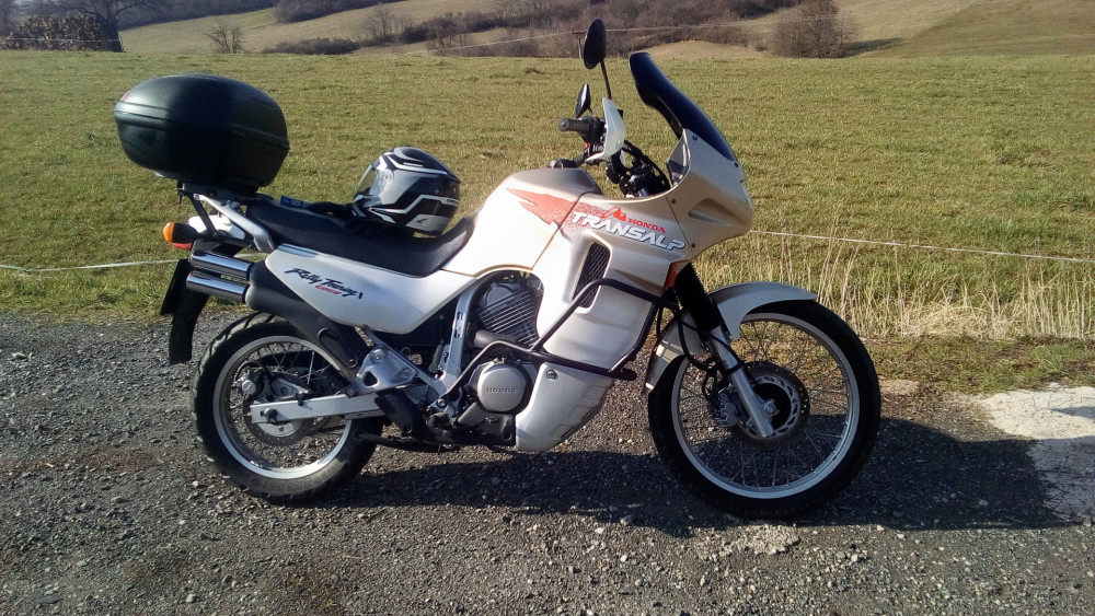 Honda XL 600V Transalp | Katalog motocyklů a motokatalog na Motorkáři.cz