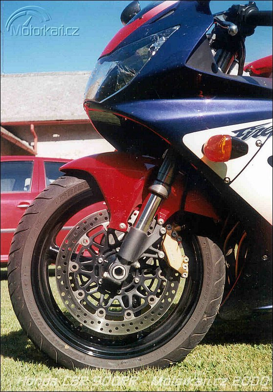 Honda CBR 929RR Fireblade | Katalog motocyklů a motokatalog na Motorkáři.cz