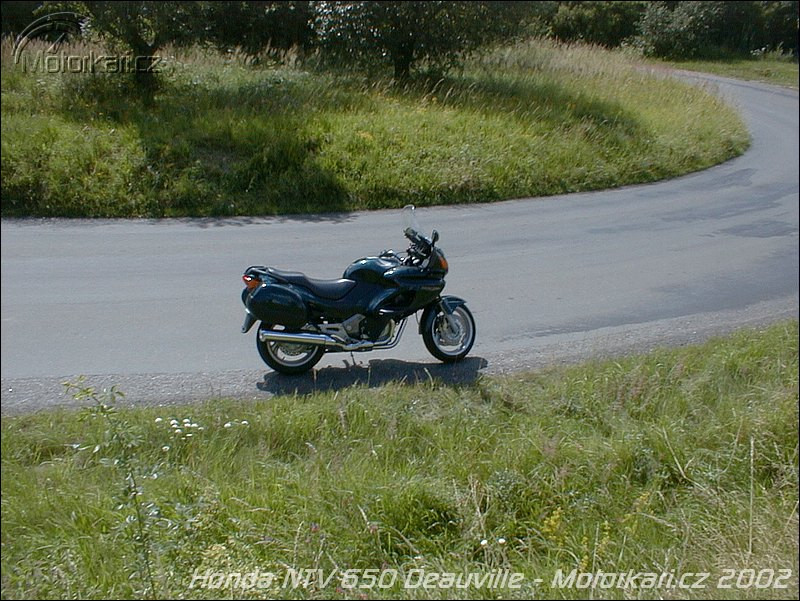 Honda NTV 650 Deauville | Katalog motocyklů a motokatalog na Motorkáři.cz