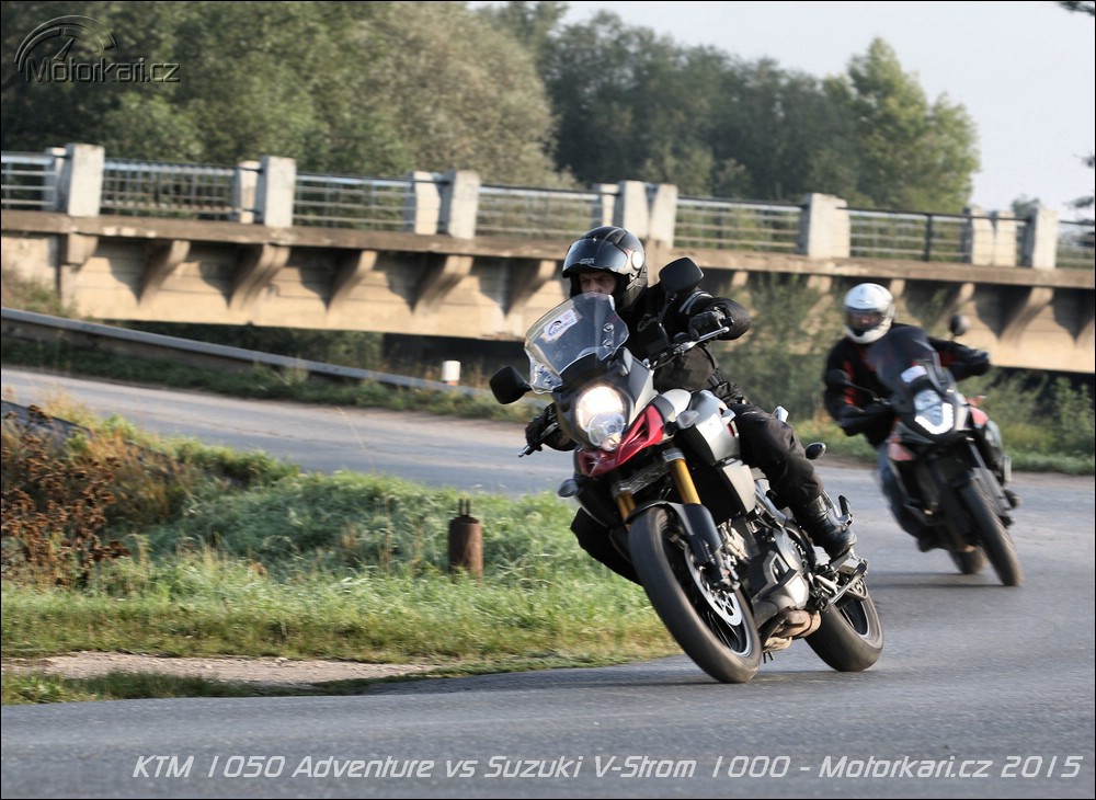 KTM 1050 Adventure vs Suzuki V-Strom 1000 | Motorkáři.cz