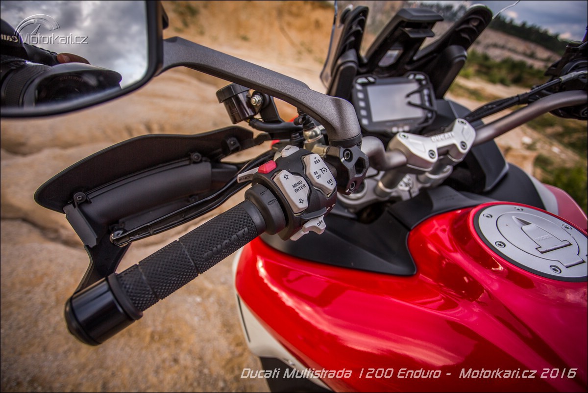 Ducati Multistrada 1200 Enduro: Chameleon bolognese | Motorkáři.cz