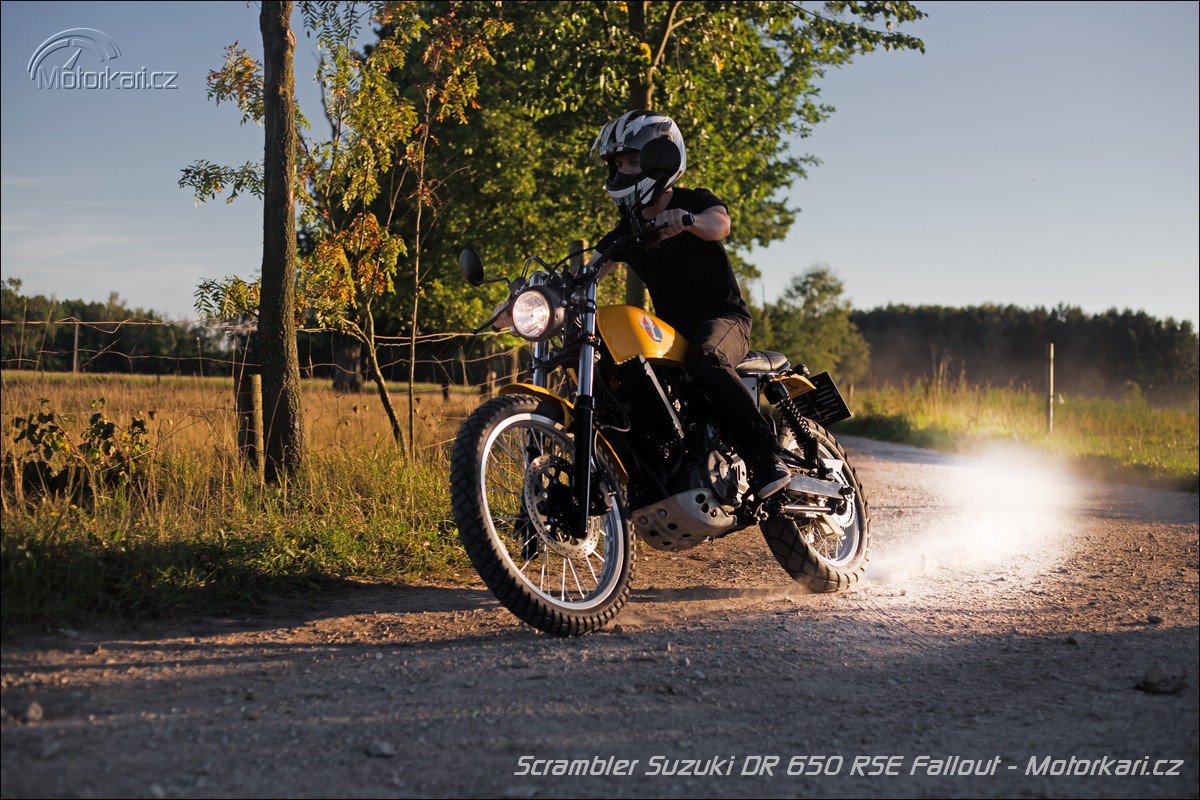 Scrambler Suzuki DR 650 RSE Fallout | Motorkáři.cz