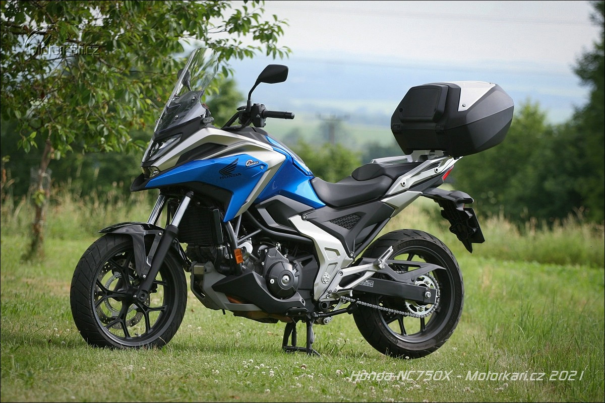Test Honda NC750X s automatem DCT: Nejchytřejší z horákyň | Motorkáři.cz