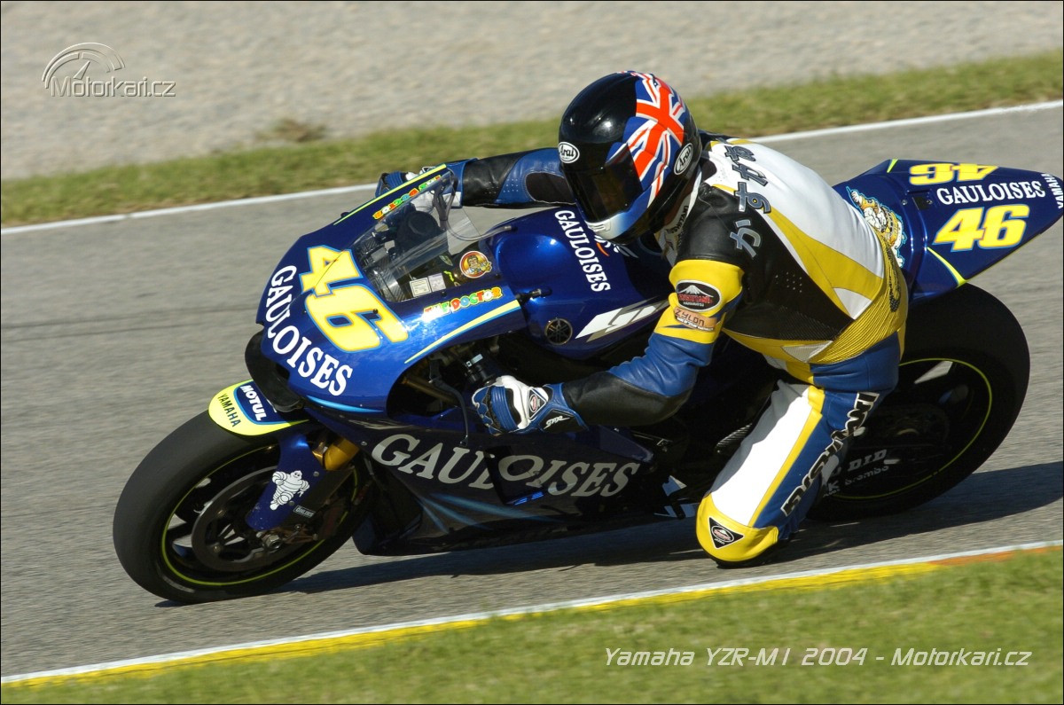 Yamaha M1 Valentina Rossiho z roku 2004: Říkal jí bejby | Motorkáři.cz