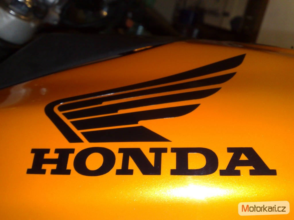 Nové polepy Honda CBR 125R | Motorkáři.cz